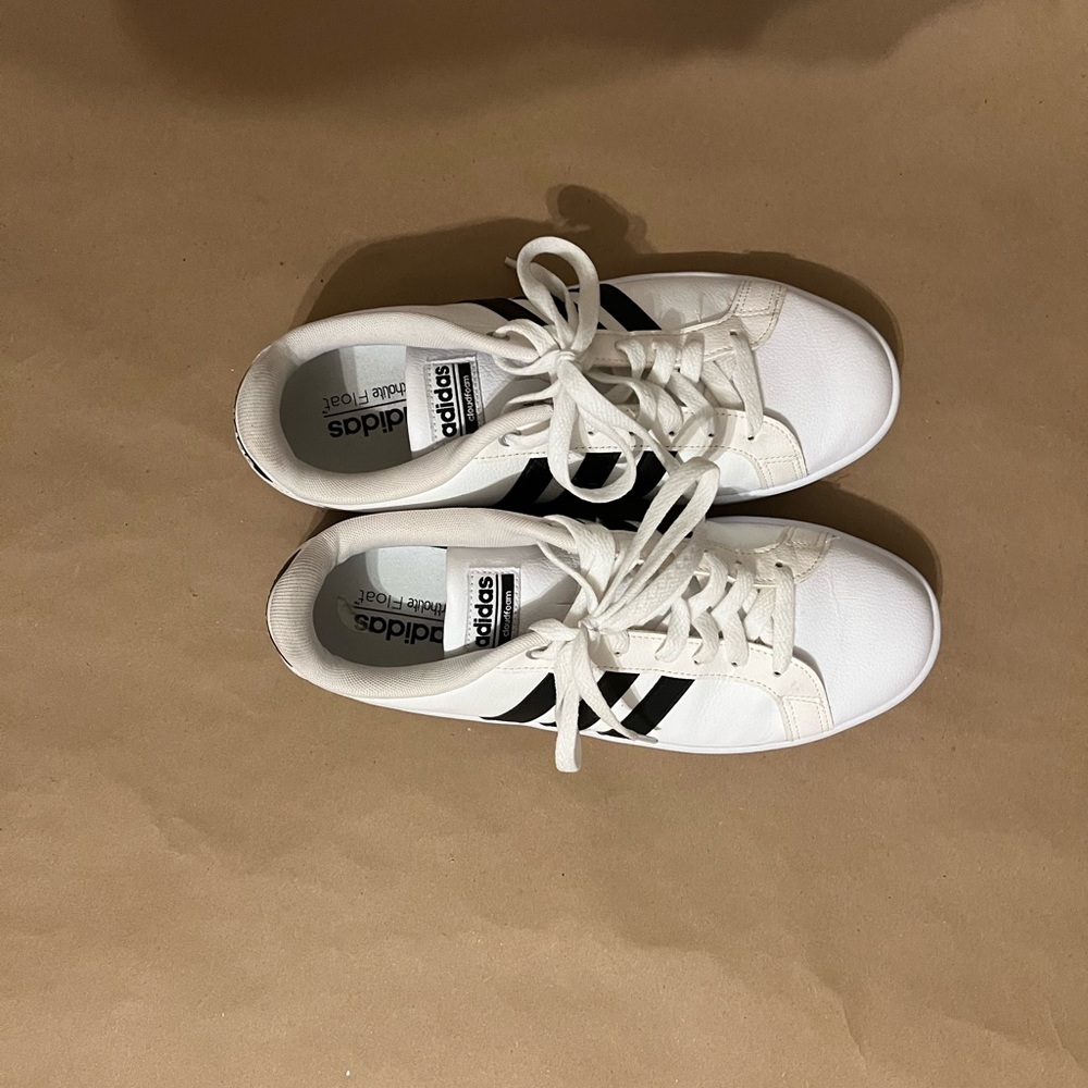 ADIDAS GRAND COURT CLOUD FOAM Adult  Sneaker  White Black Stripes Size 9